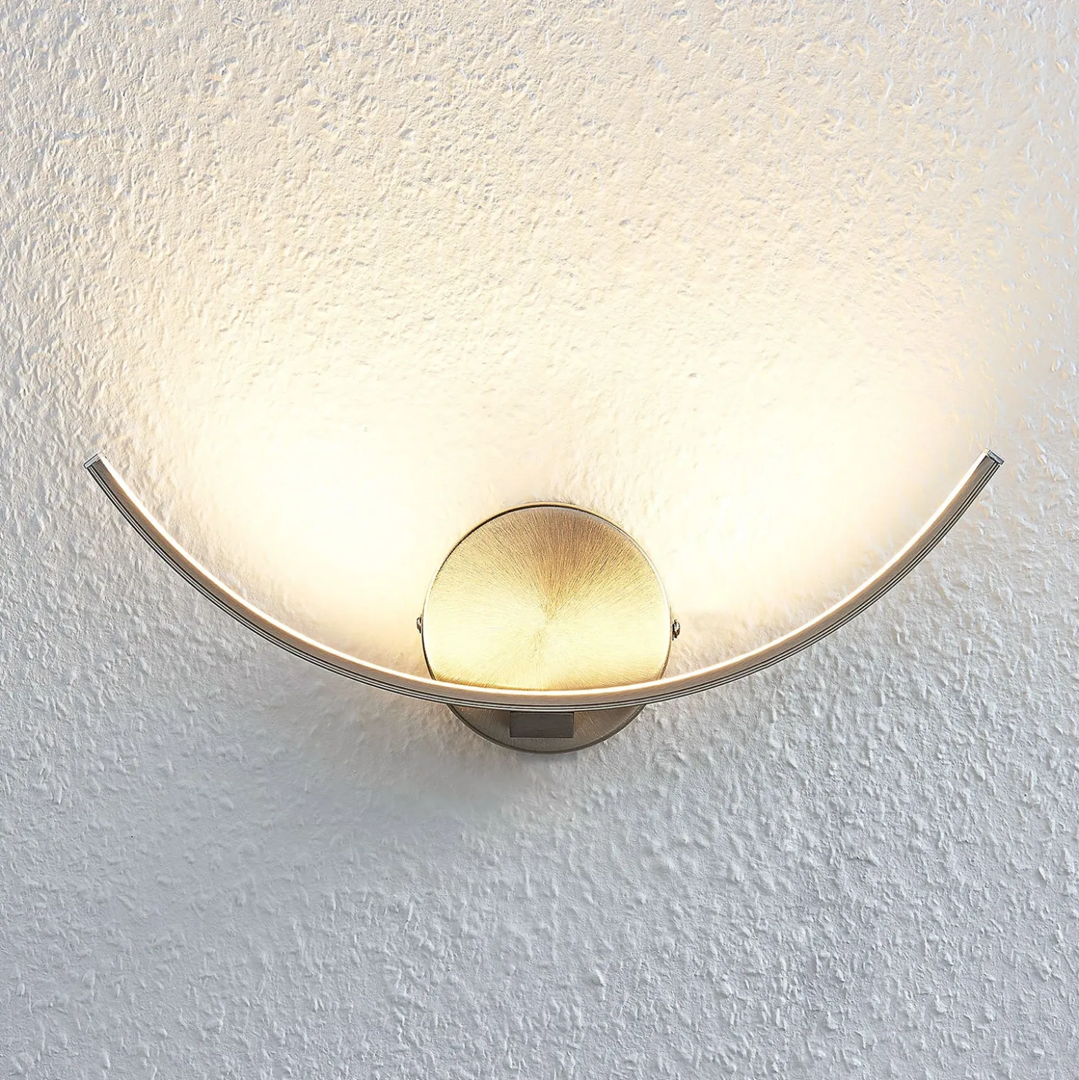Aplique de pared LED Iven de Lindby, ancho 34 cm, níquel, 3.000 K