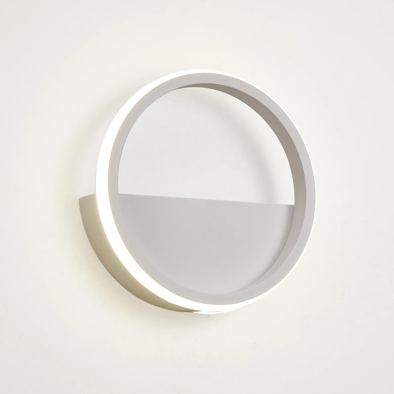 Aplique de pared LED Kitesurf, aluminio, Ø 25 cm, blanco