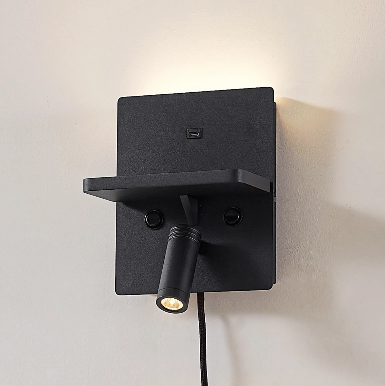 Aplique de pared LED Lindby Auden, negro, enchufe, estación de carga