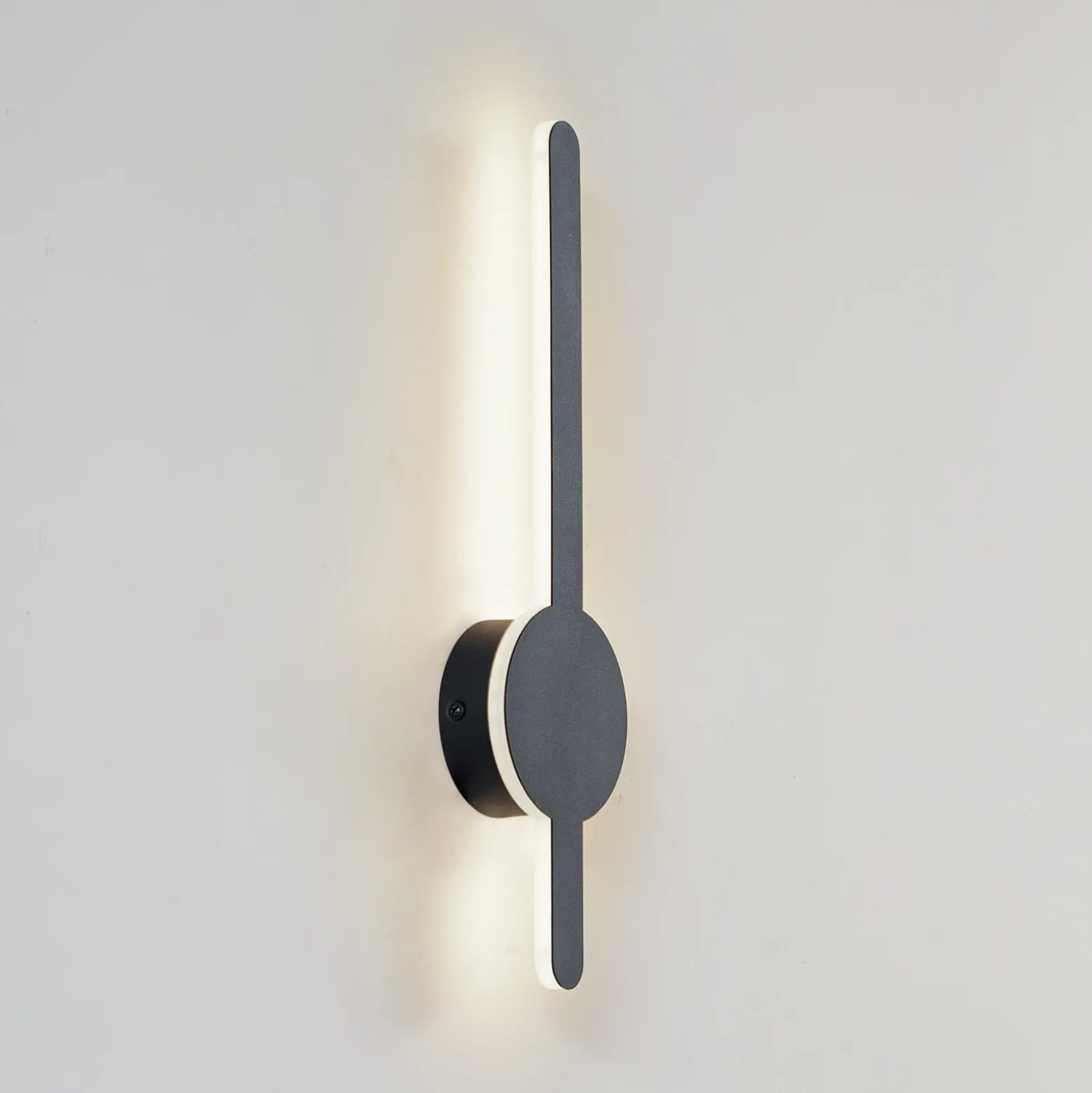 Aplique de pared LED Lindby Borian, negro, aluminio, 40 cm