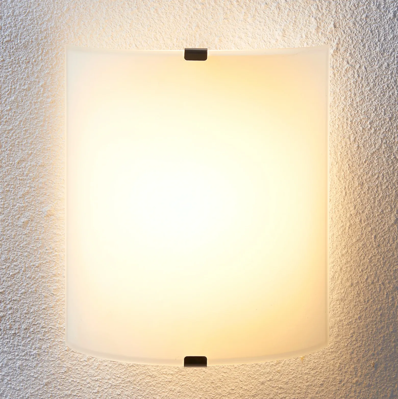 Aplique de pared LED Lindby Helmi, altura 21 cm, cristal, semicircular
