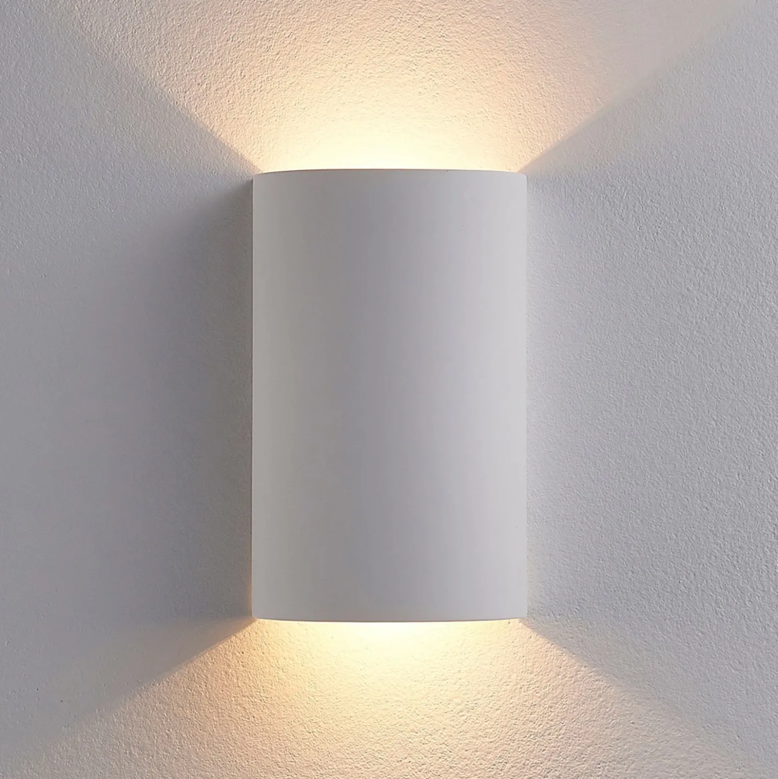 Aplique de pared LED Lindby Jenke, altura 16 cm, blanco, escayola