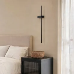 Aplique de pared LED Lindby Natsumi, negro, aluminio, 90 cm