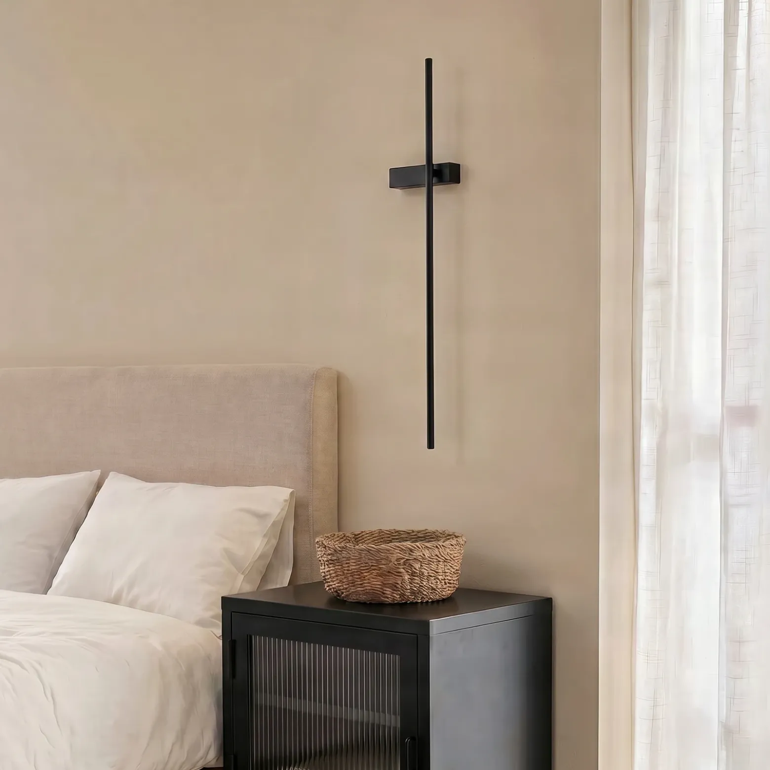 Aplique de pared LED Lindby Natsumi, negro, aluminio, 90 cm