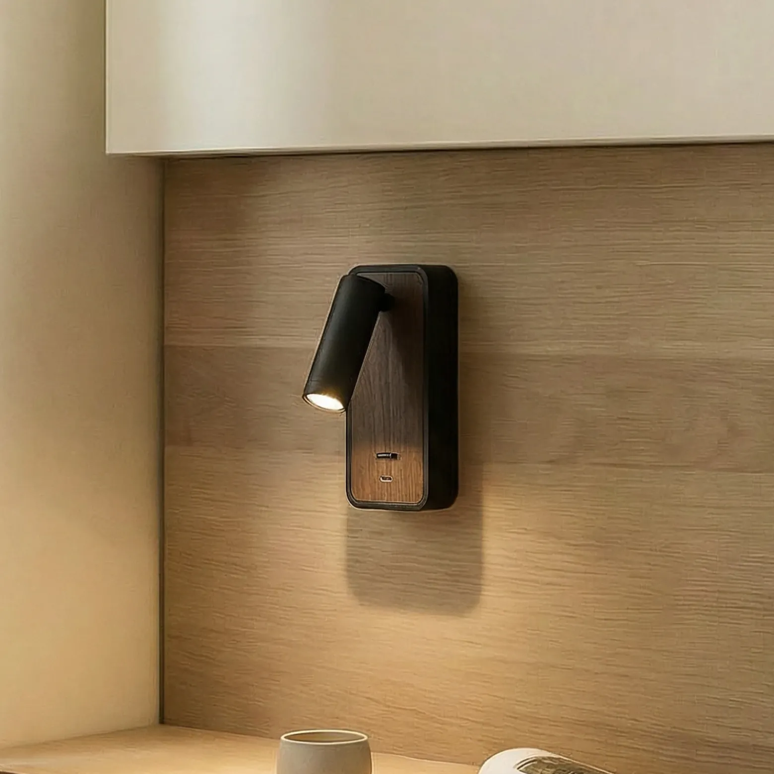 Aplique de pared LED Lindby Tallis, negro, USB-C, orientable