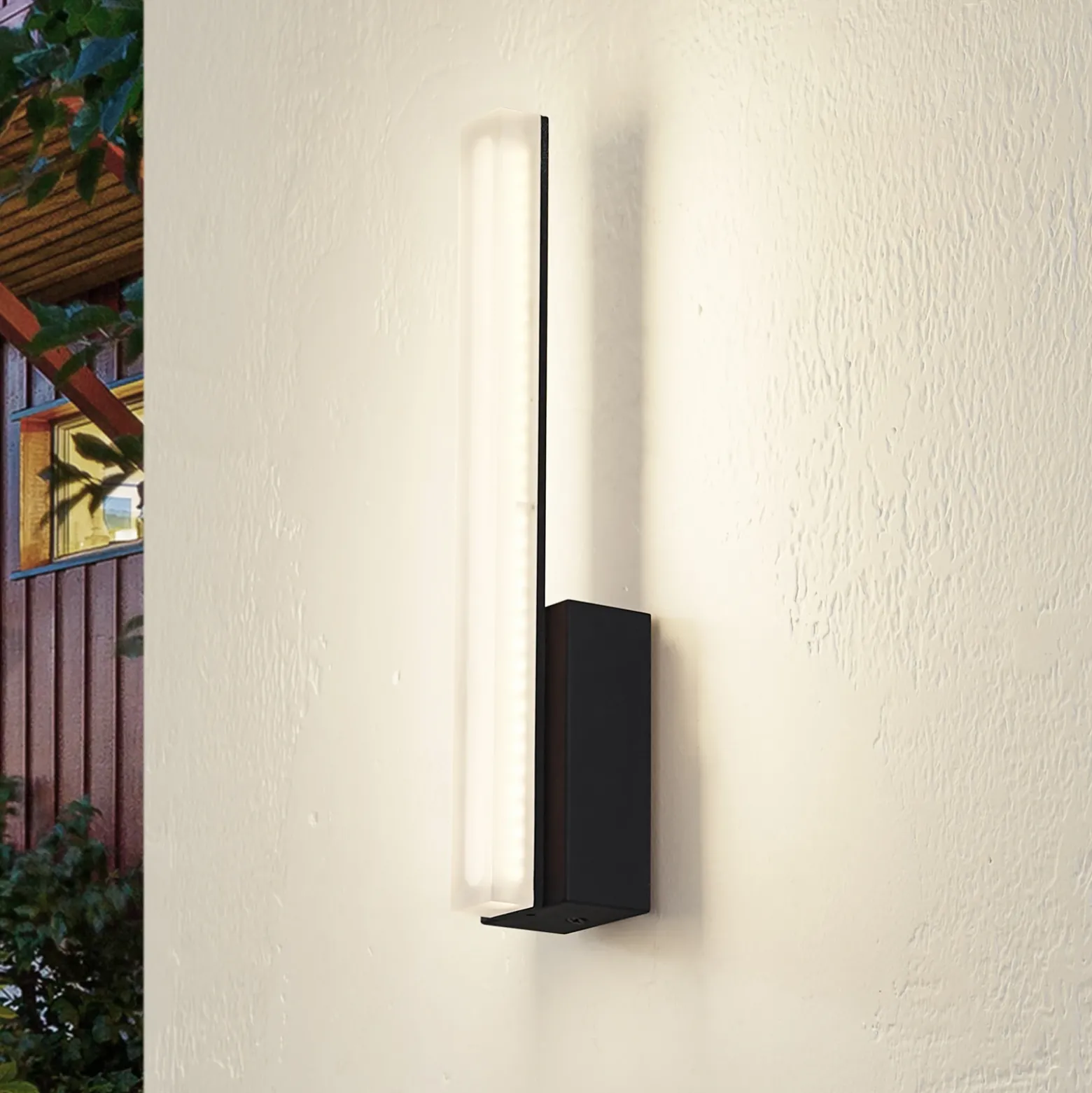 Aplique de pared LED Lisana de Lucande, vertical, IP44