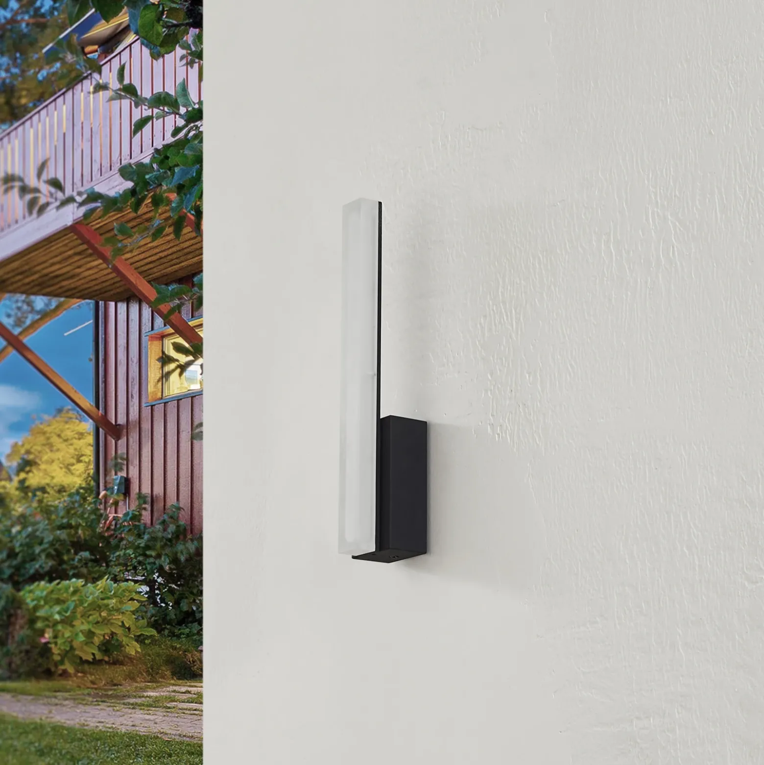 Aplique de pared LED Lisana de Lucande, vertical, IP44