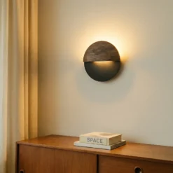 Aplique de pared LED Luna S, negro/wengué, acero, madera, 3.000 K