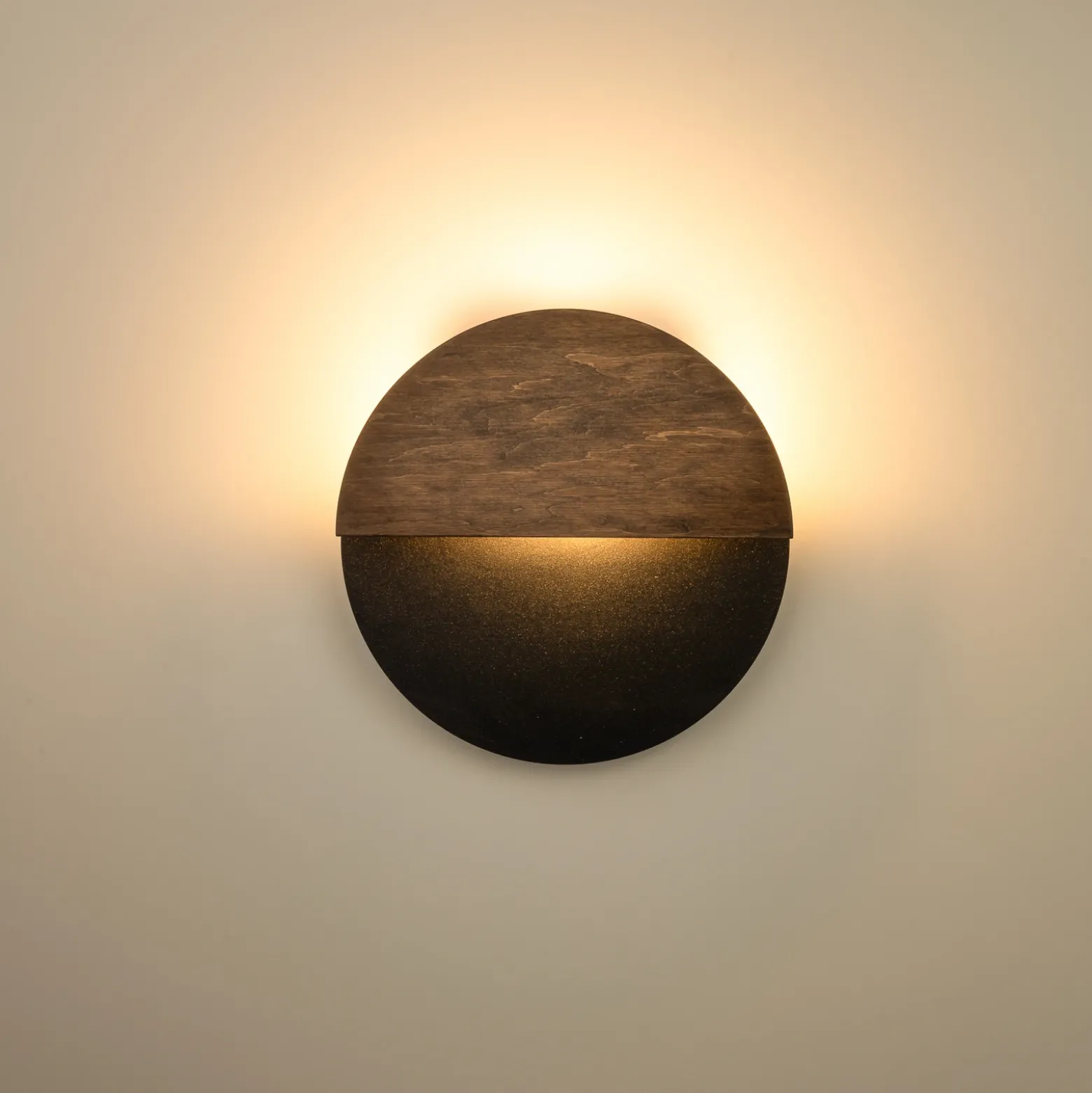 Aplique de pared LED Luna S, negro/wengué, acero, madera, 3.000 K