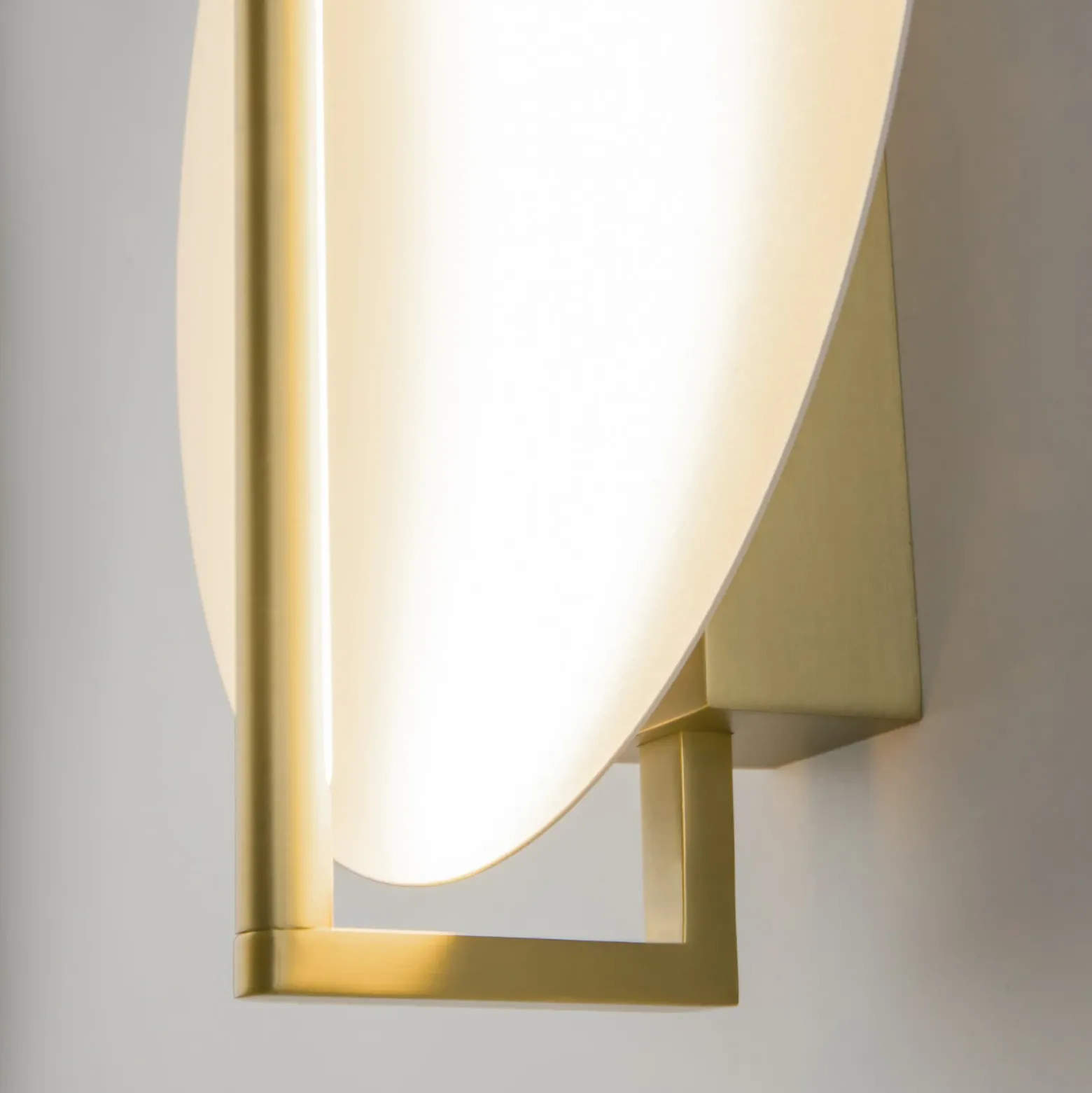 Aplique de pared LED Mira de Maytoni, dorado/blanco, altura 30 cm, metal