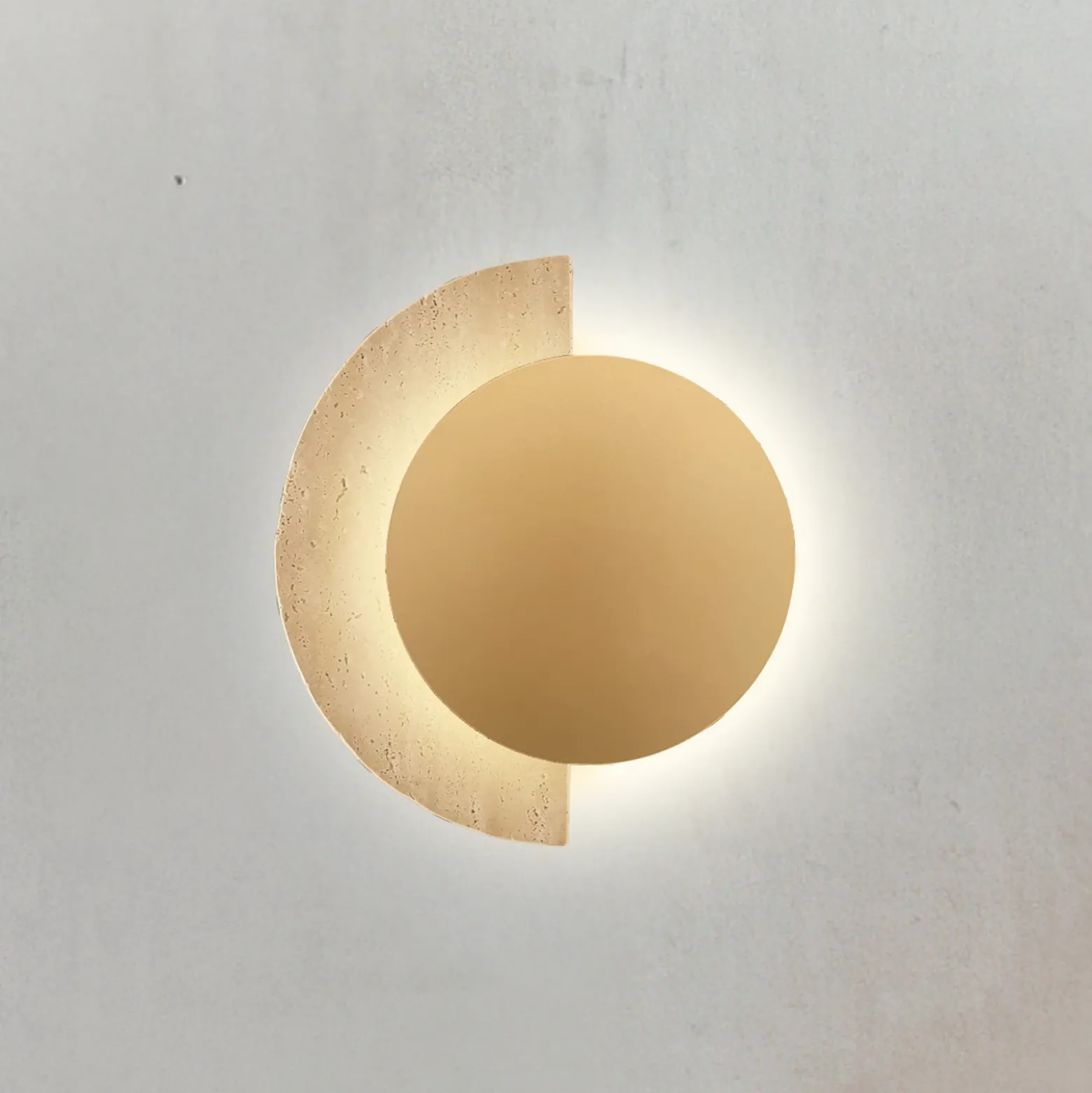 Aplique de pared LED Miranda, color dorado/beige, altura 25 cm, piedra