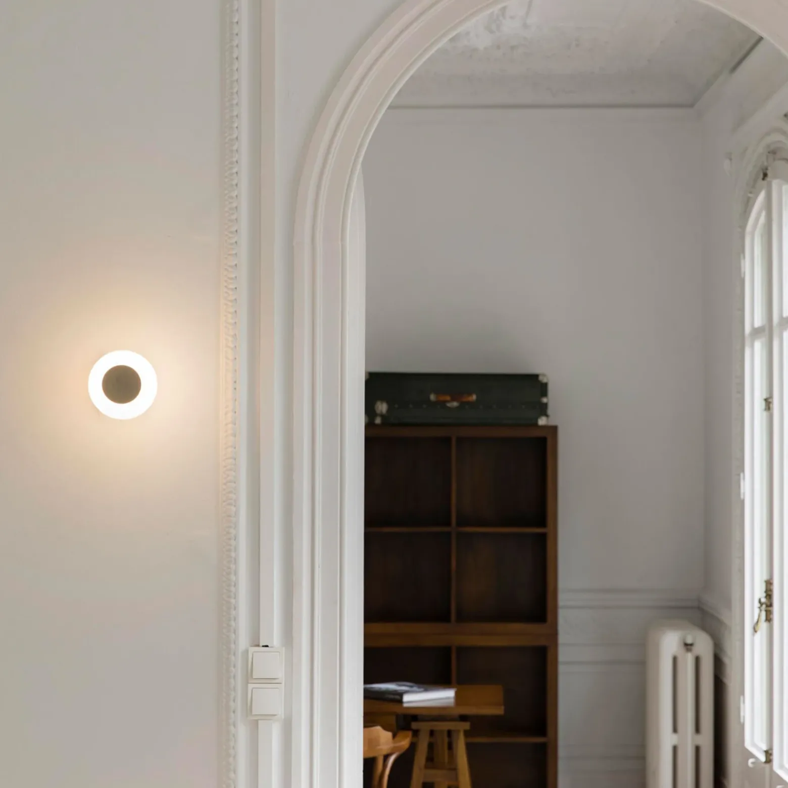 Aplique de pared LED Moy en dorado con pantalla de cristal