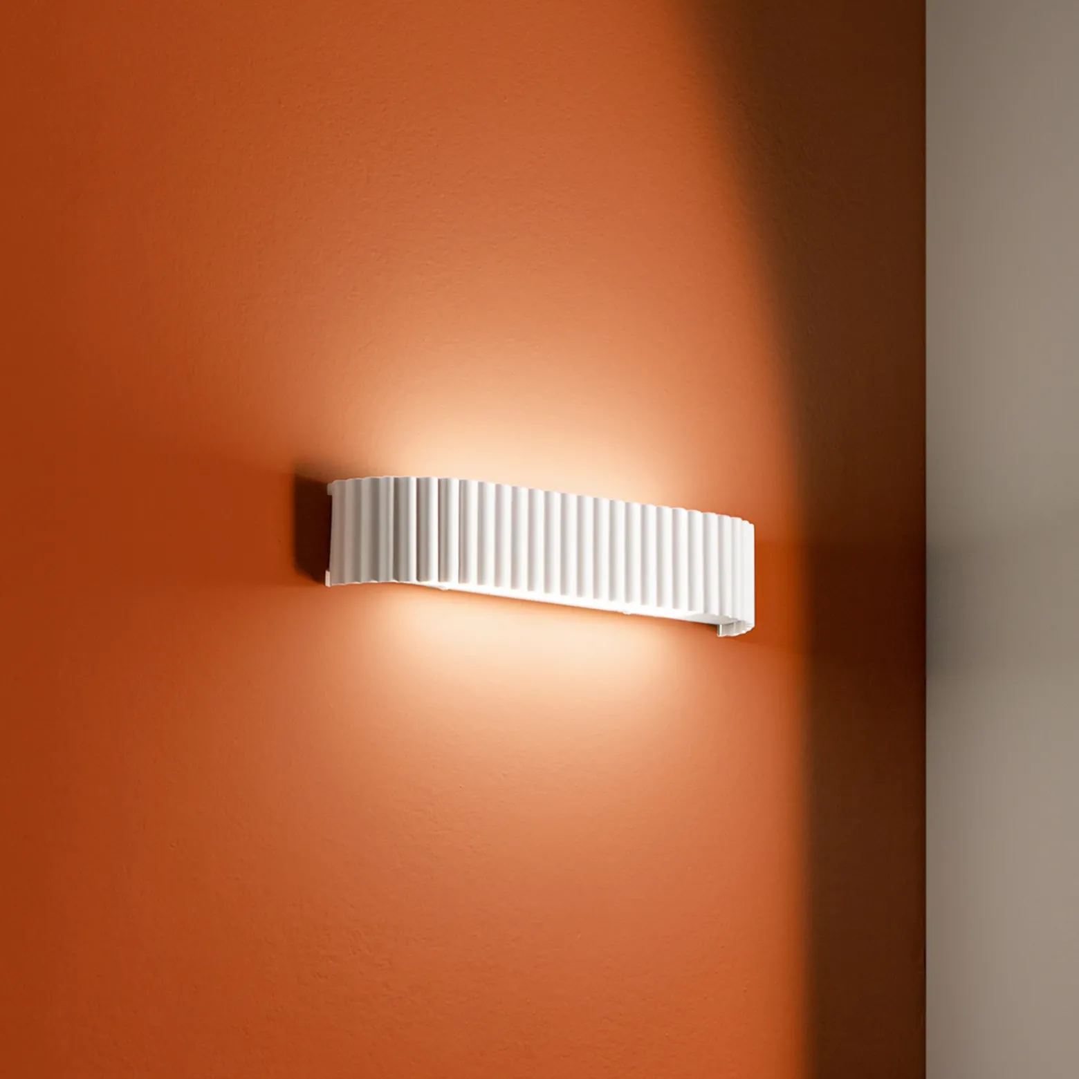 Aplique de pared LED Niike, blanca, ancho 40 cm, metal, CCT