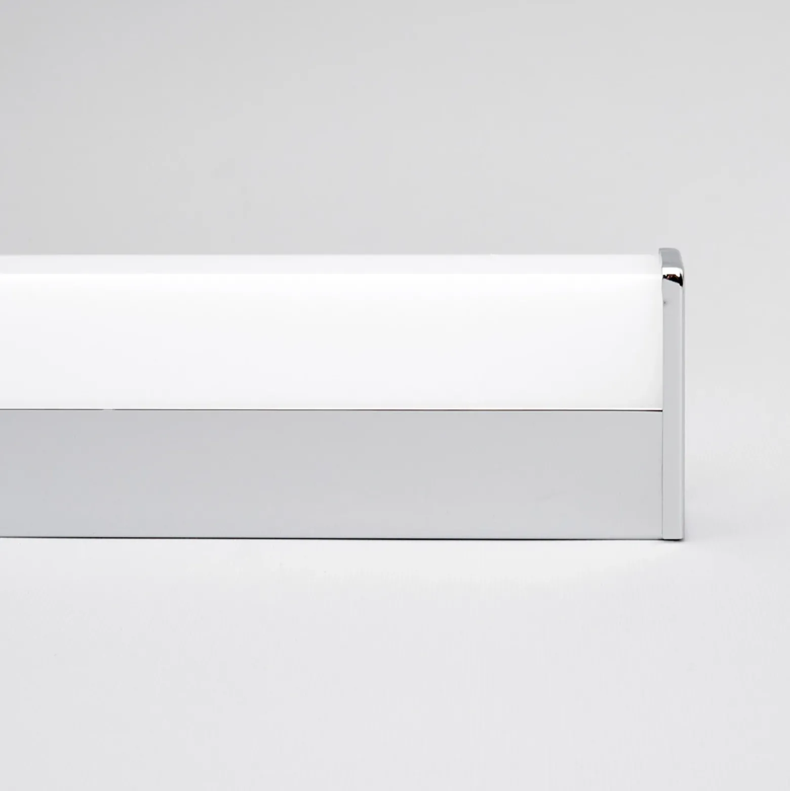 Aplique de pared LED Philippa de Lindby, angular, 59 cm, cromado, IP44