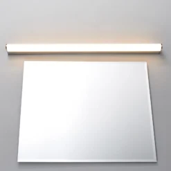 Aplique de pared LED Philippa de Lindby, redondeado, 88 cm, cromado, IP44