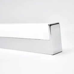 Aplique de pared LED Philippa de Lindby, angular, 89 cm, cromado, IP44