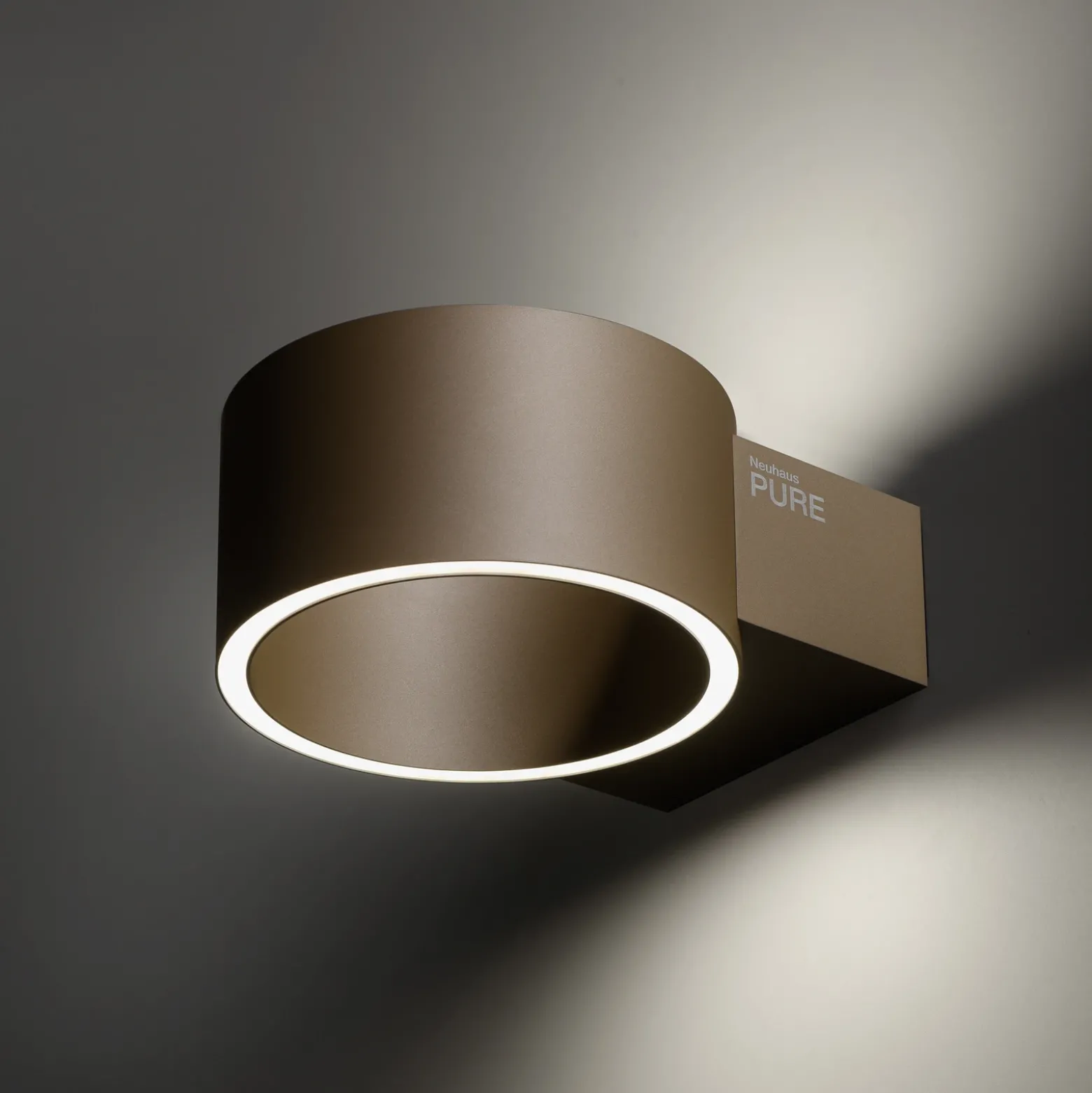 Aplique de pared LED PURE Clipse, color bronce, aluminio Ø 15 cm