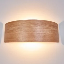 Aplique de pared LED Rafailia de Lindby, ancho 33 cm, madera, 3000 K
