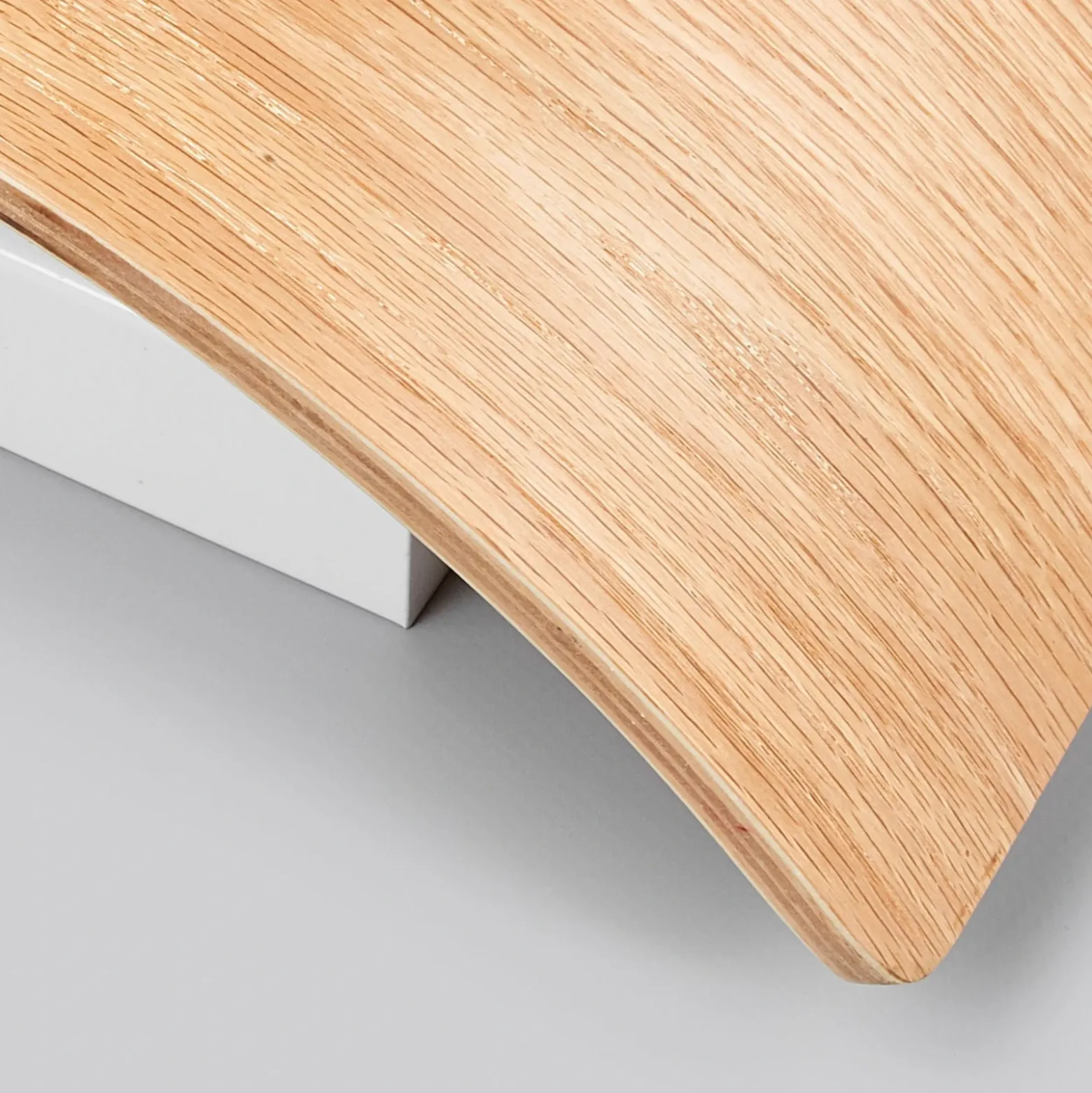 Aplique de pared LED Rafailia de Lindby, ancho 33 cm, madera, 3000 K