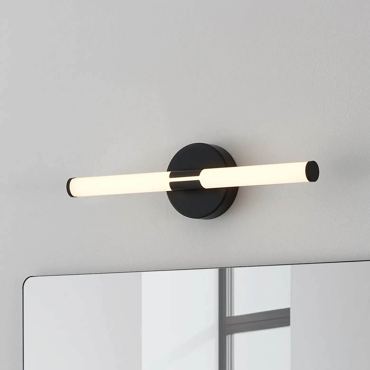 Aplique de pared LED Ramola, negra, ancho 45 cm, IP44, CCT