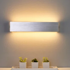 Aplique de pared LED Ranik de Lindby, 40 cm, color aluminio, metal