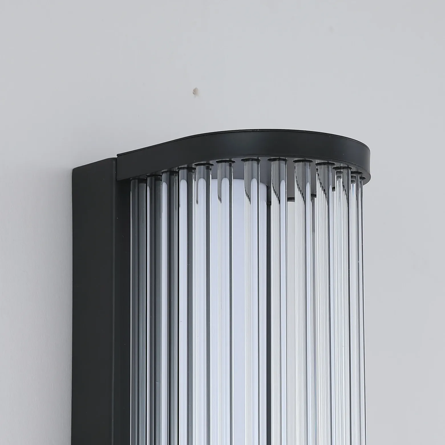 Aplique de pared LED Rue, negro, IP44, metal, cristal, 3.000 K