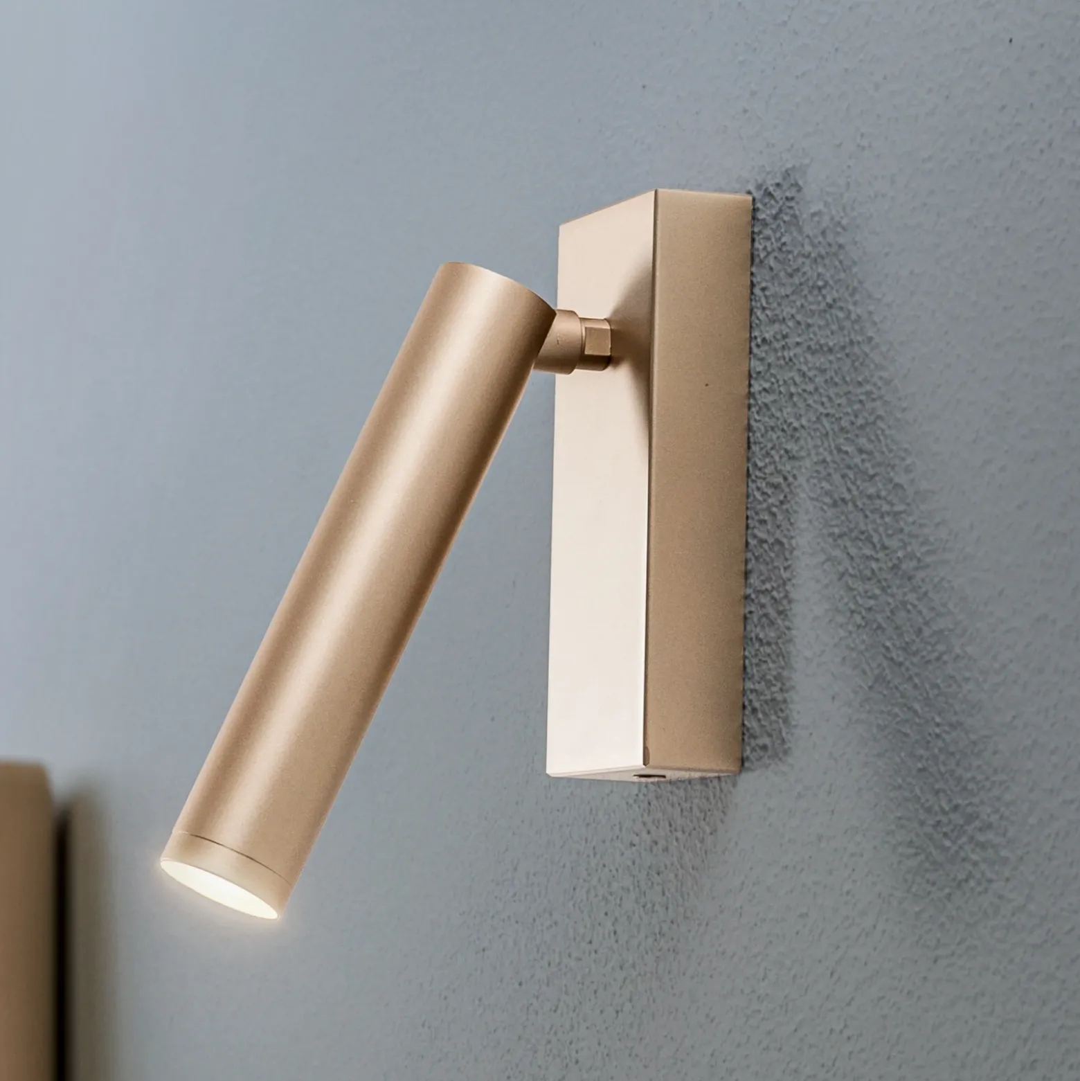 Aplique de pared LED Rulo, dorado, acero, 3000 K
