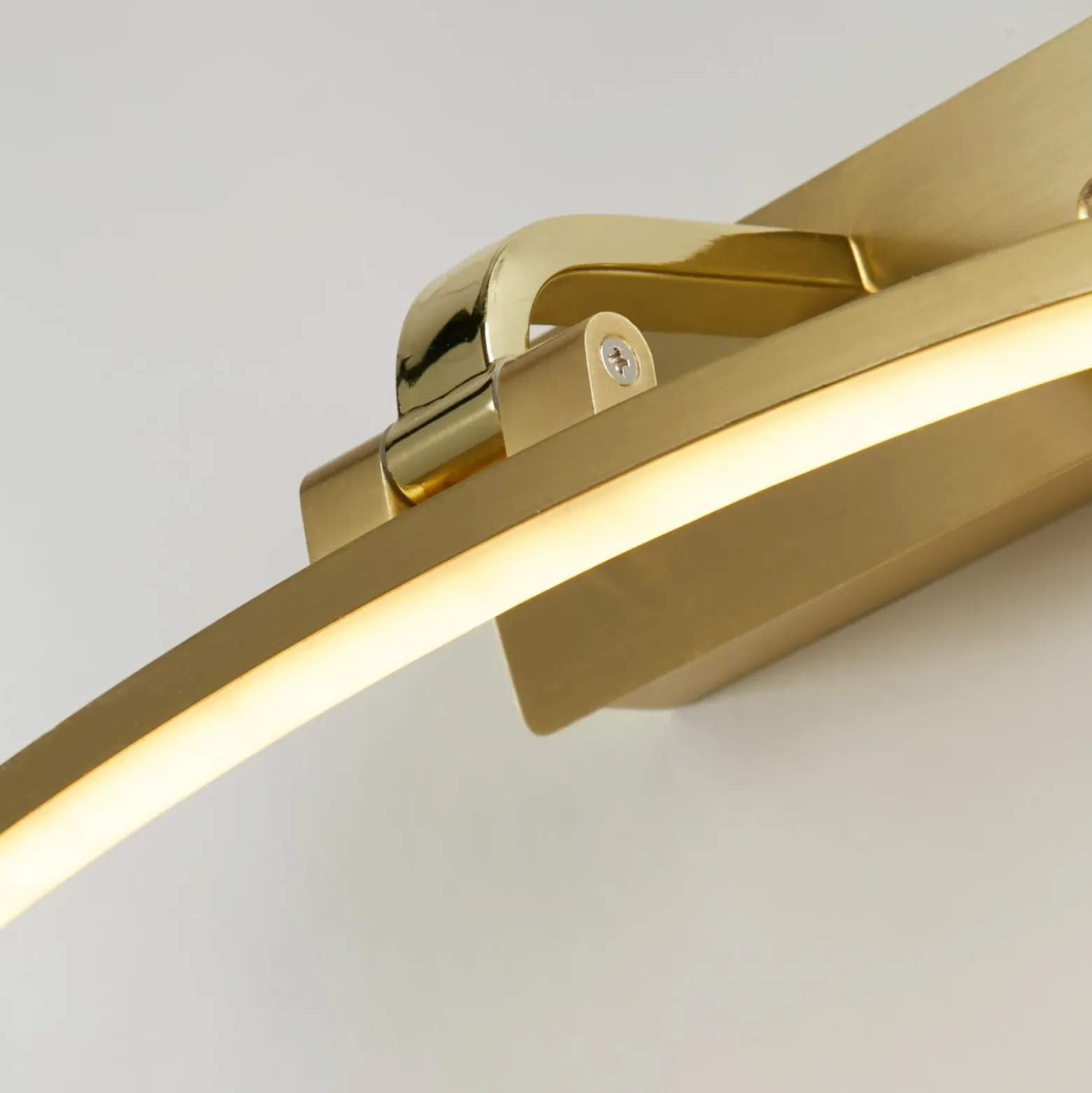 Aplique de pared LED Santorini, anchura 40 cm, latón, inclinable