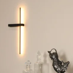 Aplique de pared LED Segin, altura 60 cm, 6W, negro, aluminio