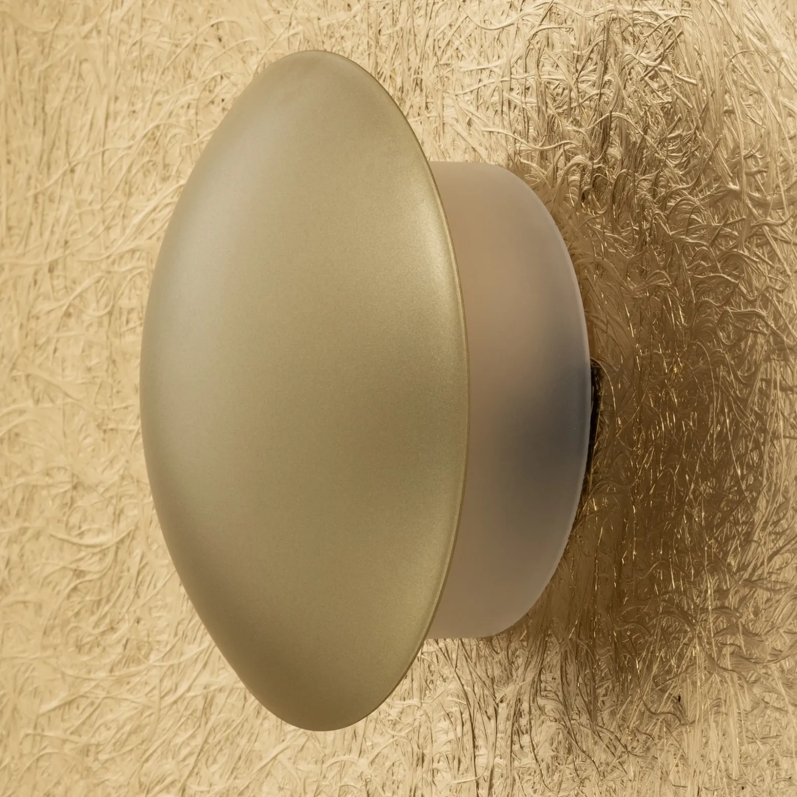 Aplique de pared LED Sole M, Ø 65 cm, color dorado, acero, 3.000 K