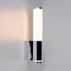 Aplique de pared LED Stefano, color cromo, altura 29 cm, metal, IP44