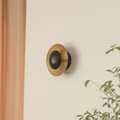 Aplique de pared LED Tiama de Lindby, metal, negro/oro, Ø 20 cm