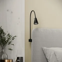 Aplique de pared LED Tuso, negro, montaje en cama, metal