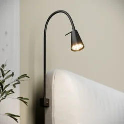 Aplique de pared LED Tuso, negro, montaje en cama, metal