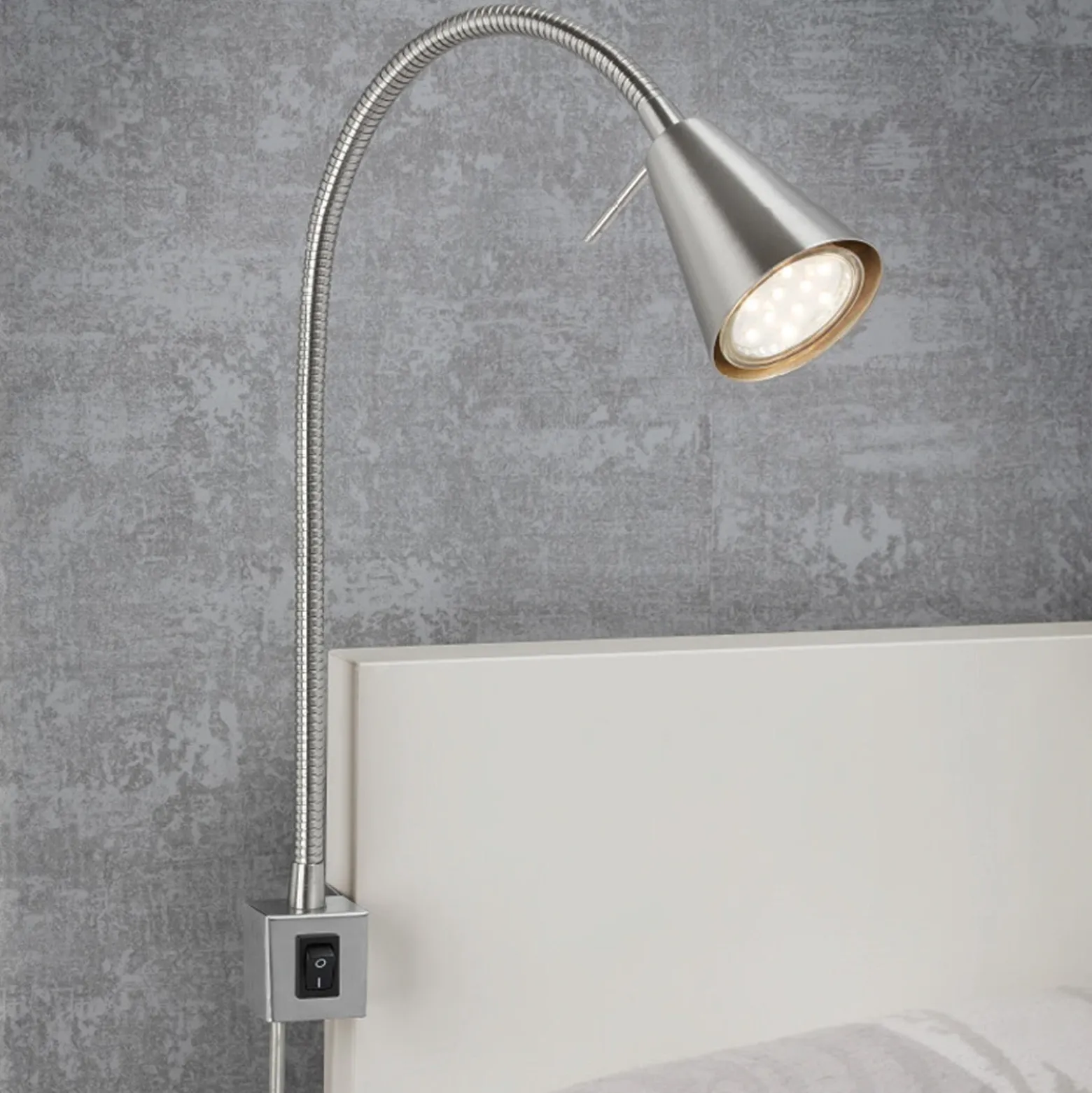 Aplique de pared LED Tuso, níquel, montaje en cama, metal