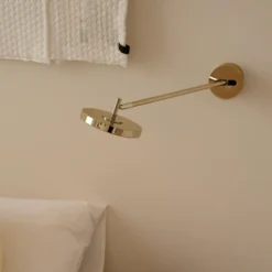 Aplique de pared LED UMAGE Asteria LONG HW, latón pulido, 45 cm