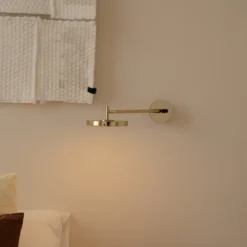 Aplique de pared LED UMAGE Asteria LONG HW, latón pulido, 45 cm