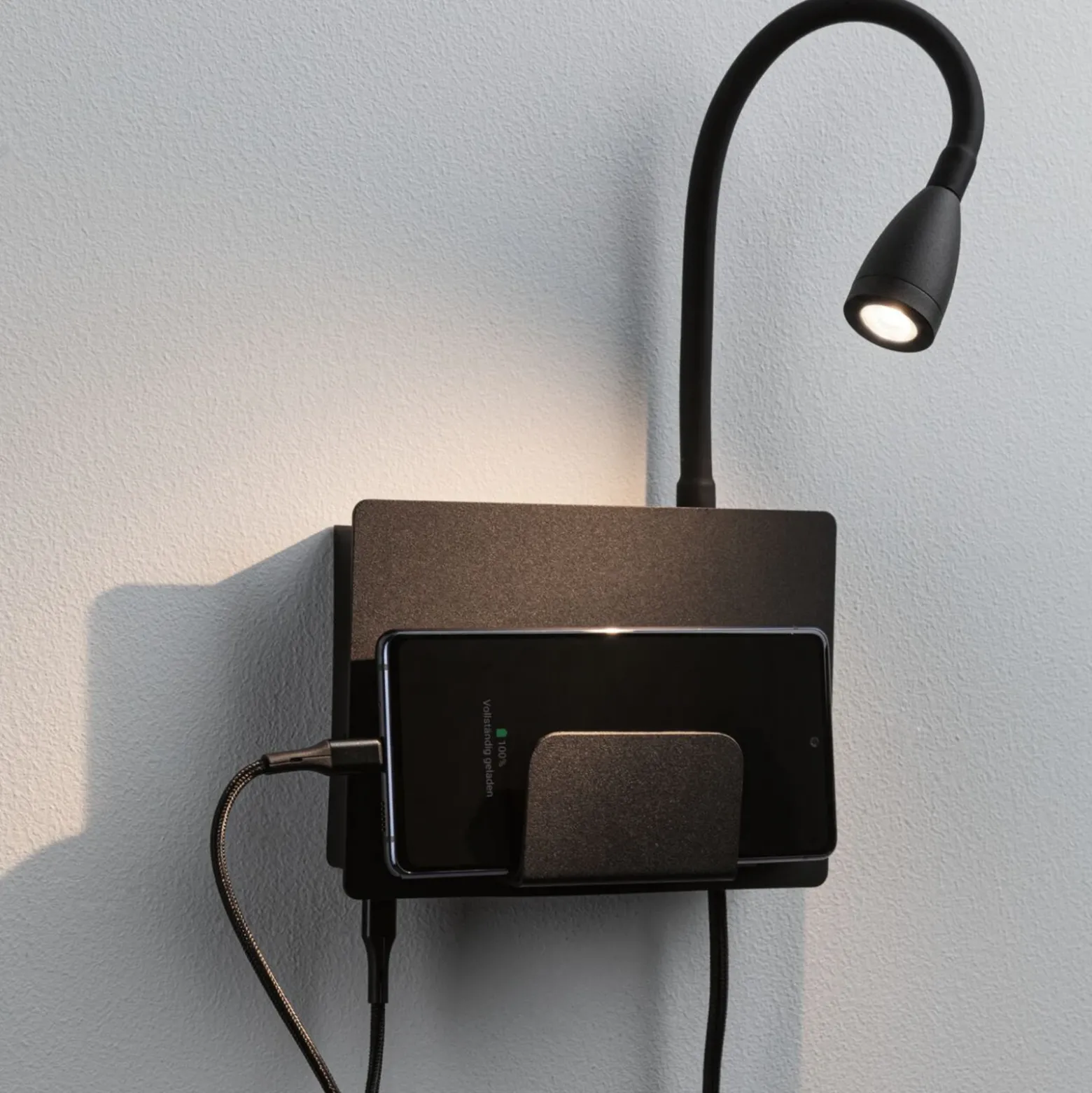 Aplique de pared LED USB Paulmann Halina, brazo flexible negro