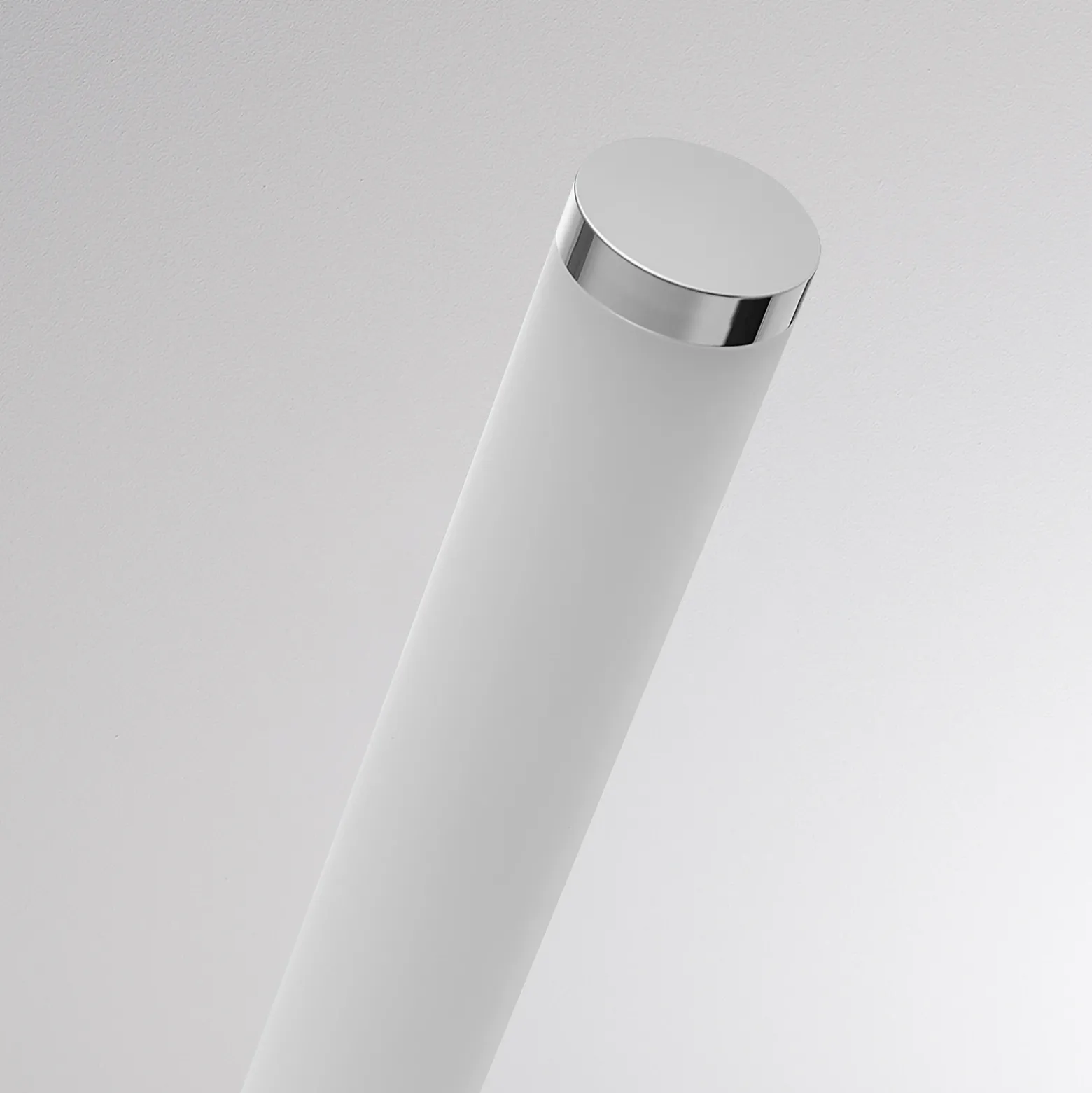 Aplique de pared LED VINA UP M, color cromo, altura 60 cm, IP44 CCT