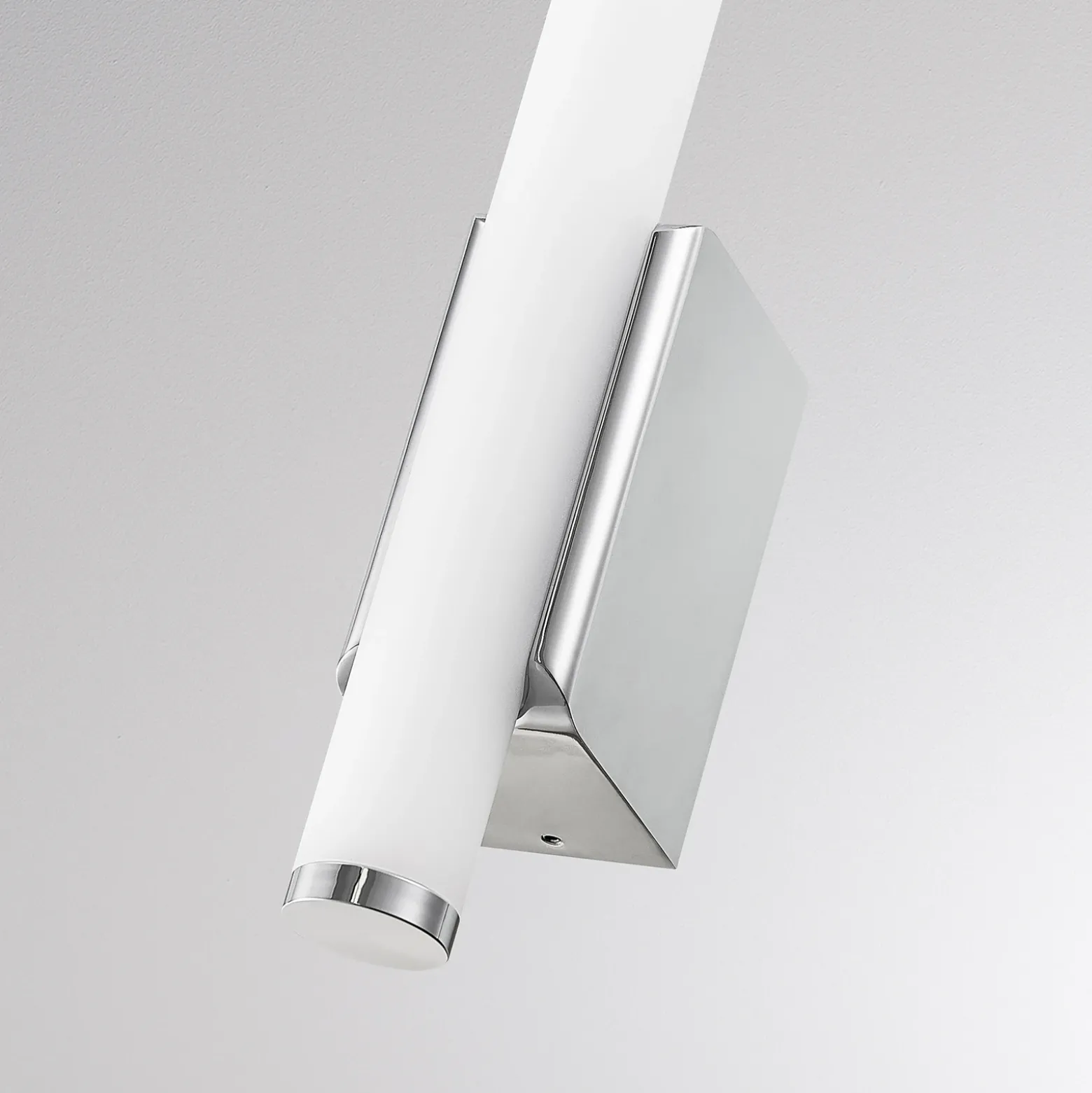 Aplique de pared LED VINA UP M, color cromo, altura 60 cm, IP44 CCT