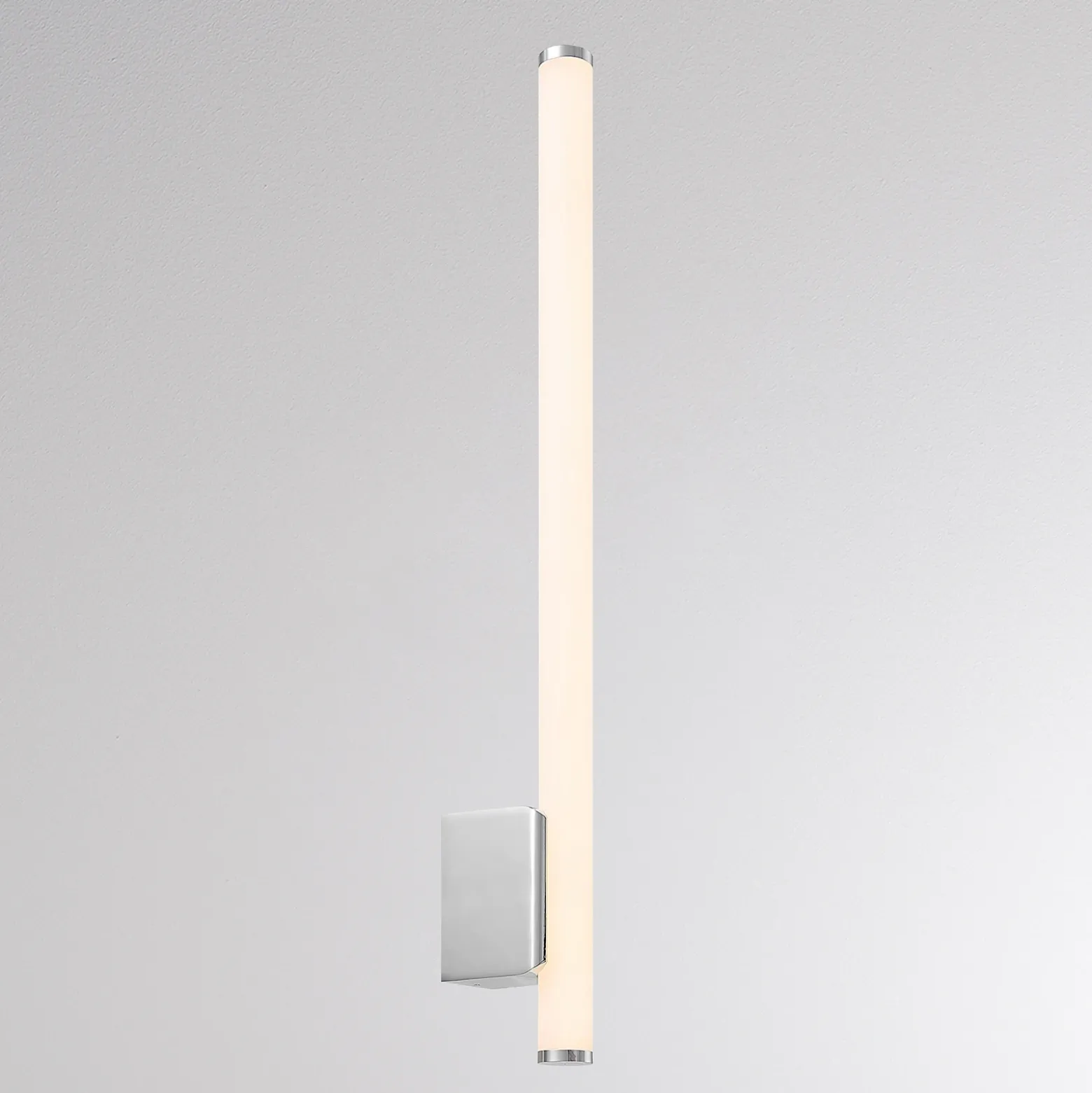 Aplique de pared LED VINA UP M, color cromo, altura 60 cm, IP44 CCT