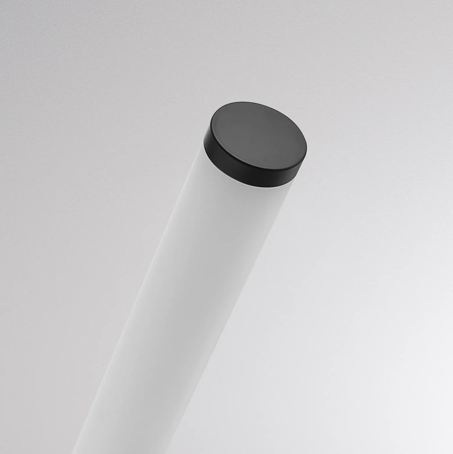 Aplique de pared LED VINA UP M, negro, altura 60 cm, IP44, CCT