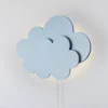 Aplique de pared LED Wölkchen con enchufe, azul, madera, atenuable