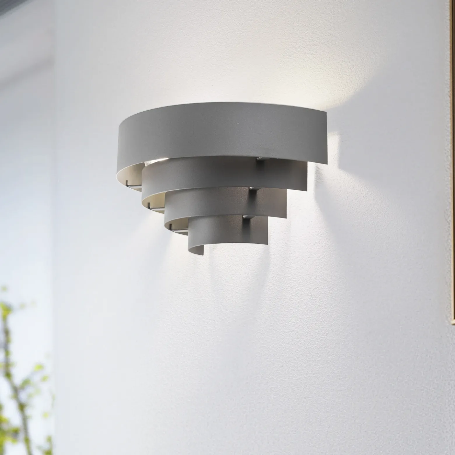 Aplique de pared Levin con pantalla de acero, gris