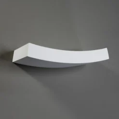 Aplique de pared ligeramente curvado Leander, pintable