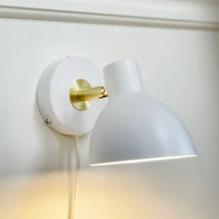 Aplique de pared Lilje de Dyberg Larsen, blanco, Ø 16 cm, metal