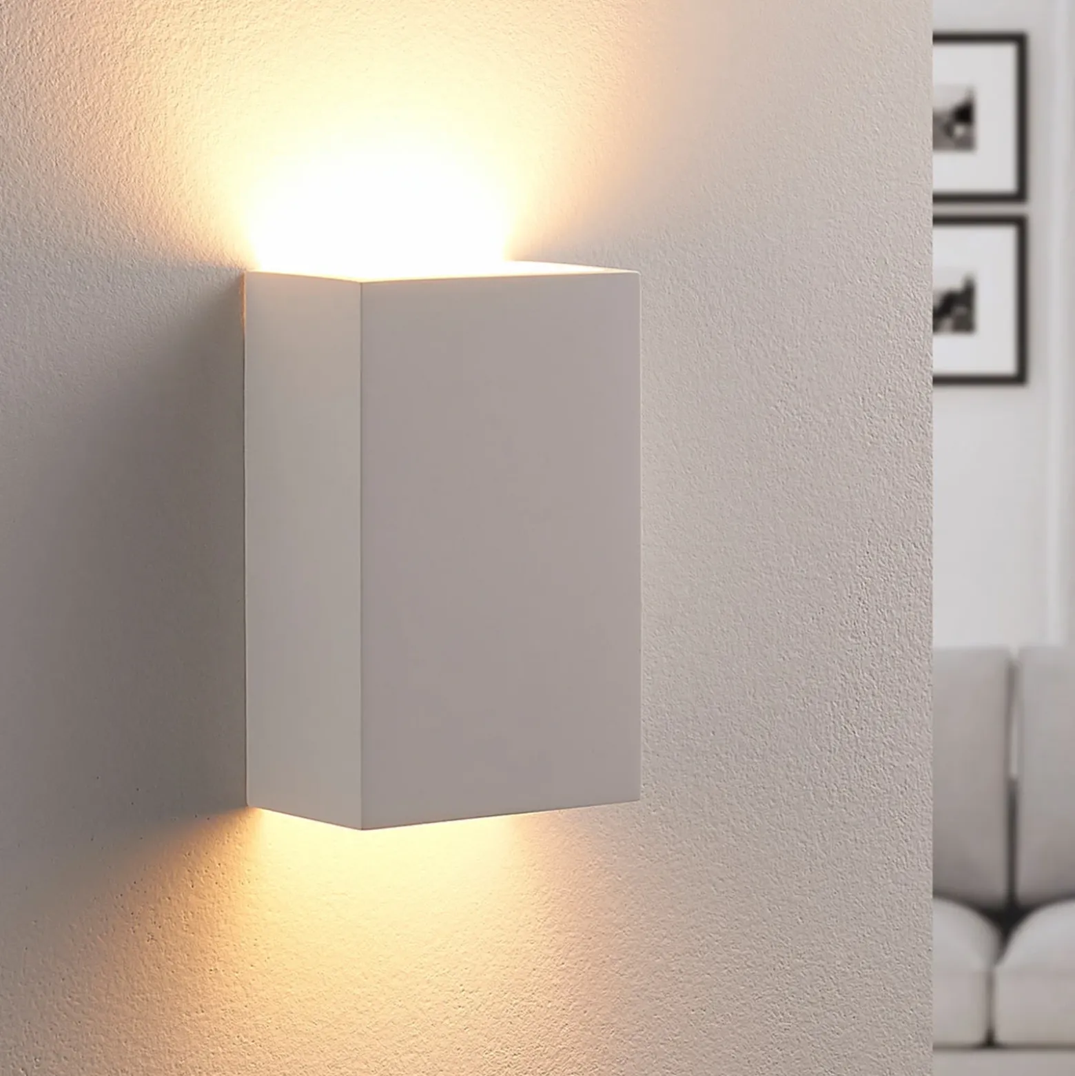 Aplique de pared Lindby Colja, angular, altura 16 cm, escayola, blanco