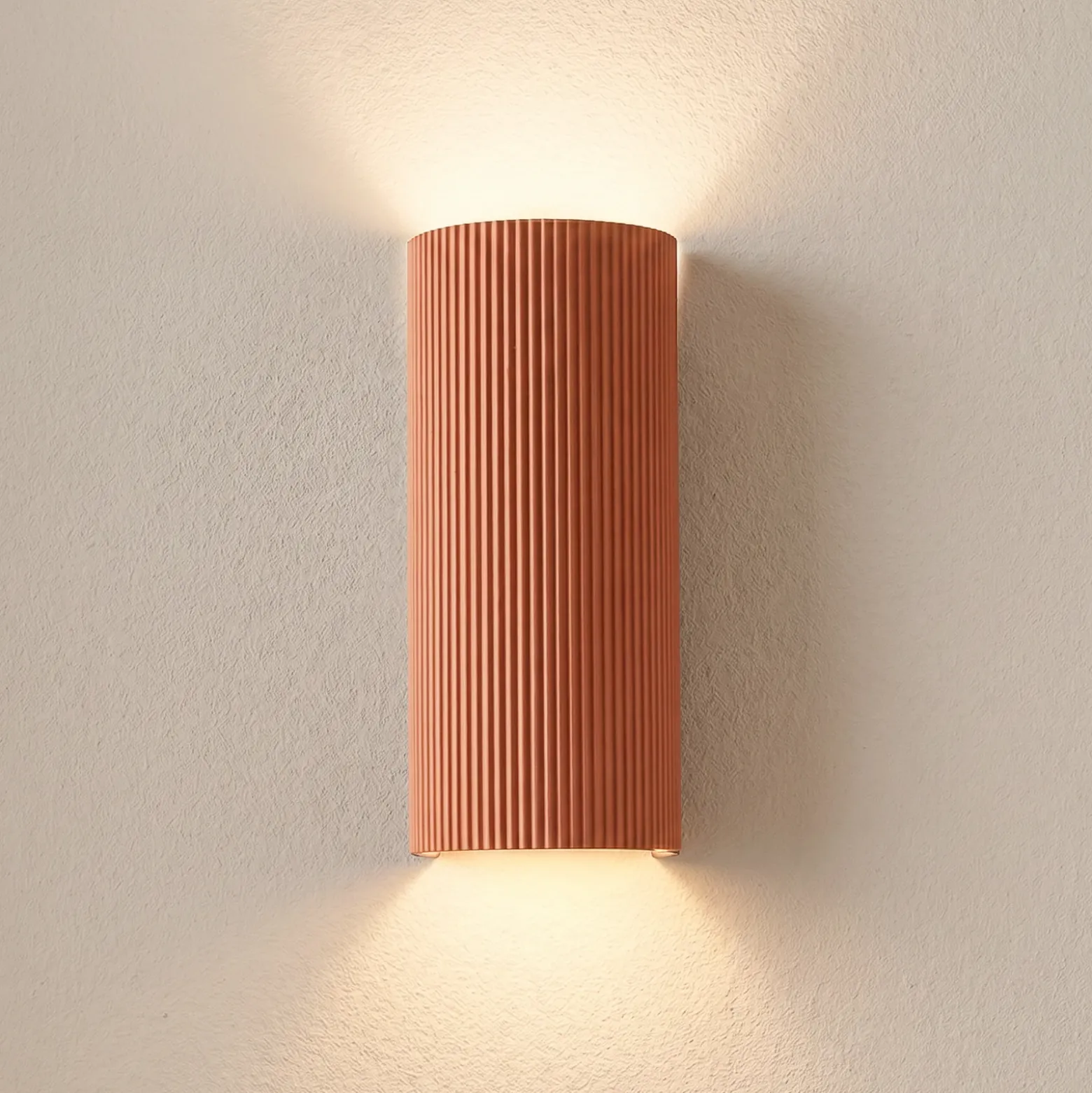 Aplique de pared Lindby Colja, terracota, redondo, 30,5 cm, yeso