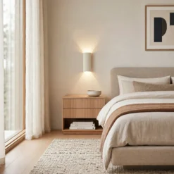 Aplique de pared Lindby Colja, redondo, altura 30,5 cm, yeso, beige