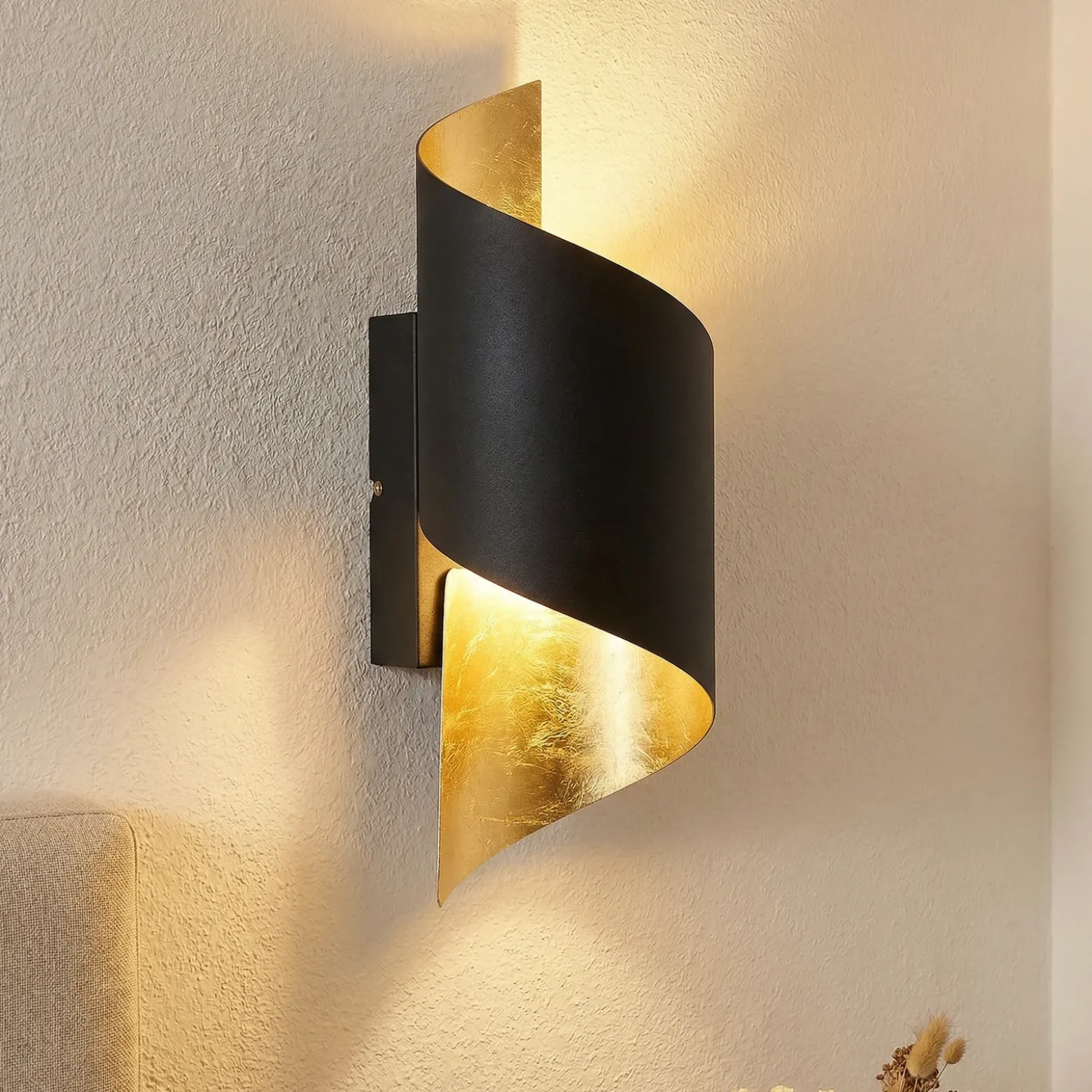 Aplique de pared Lindby Desirio, negro/oro, 24cm, metal